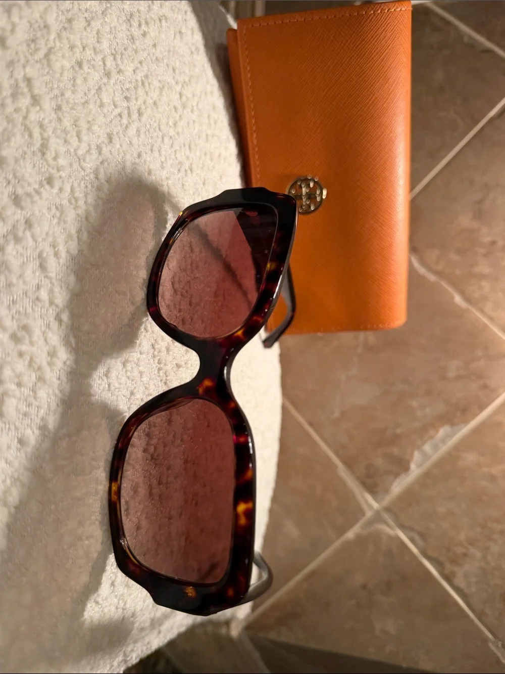 Stunning Tory Burch Tortoiseshell Square Sunglasses with Brown Lenses and case!!